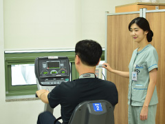 만성질환 재활 치료중인 모습