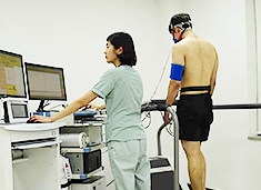 운동부하심장폐기능검사중인 모습