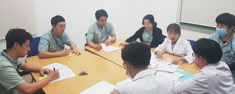 공공재활연구소 회의 중인 사진