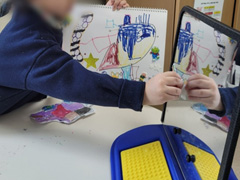 언어치료용 의사소통 거울 치료 중인 모습